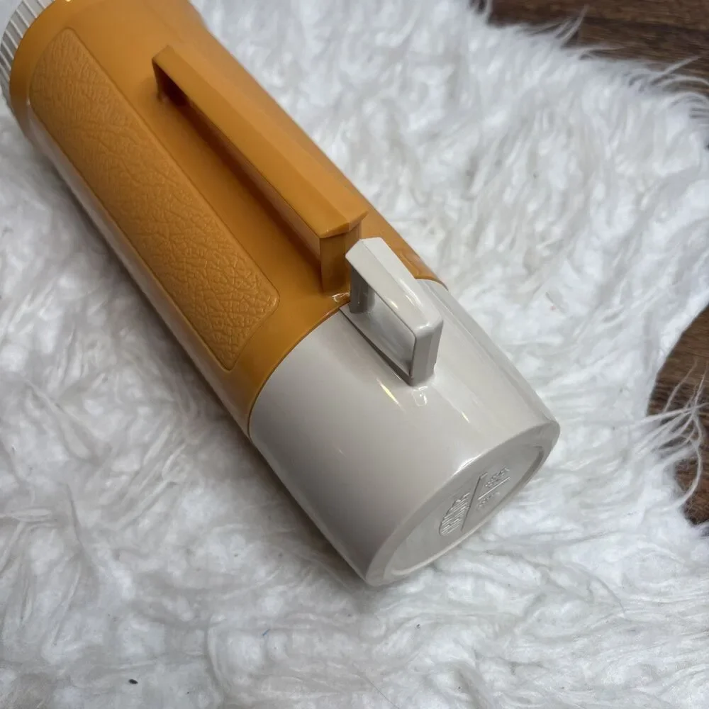 Vintage Thermos King Seeley Vacuum Bottle Harvest Gold / Beige Holds 16 oz CLEAN